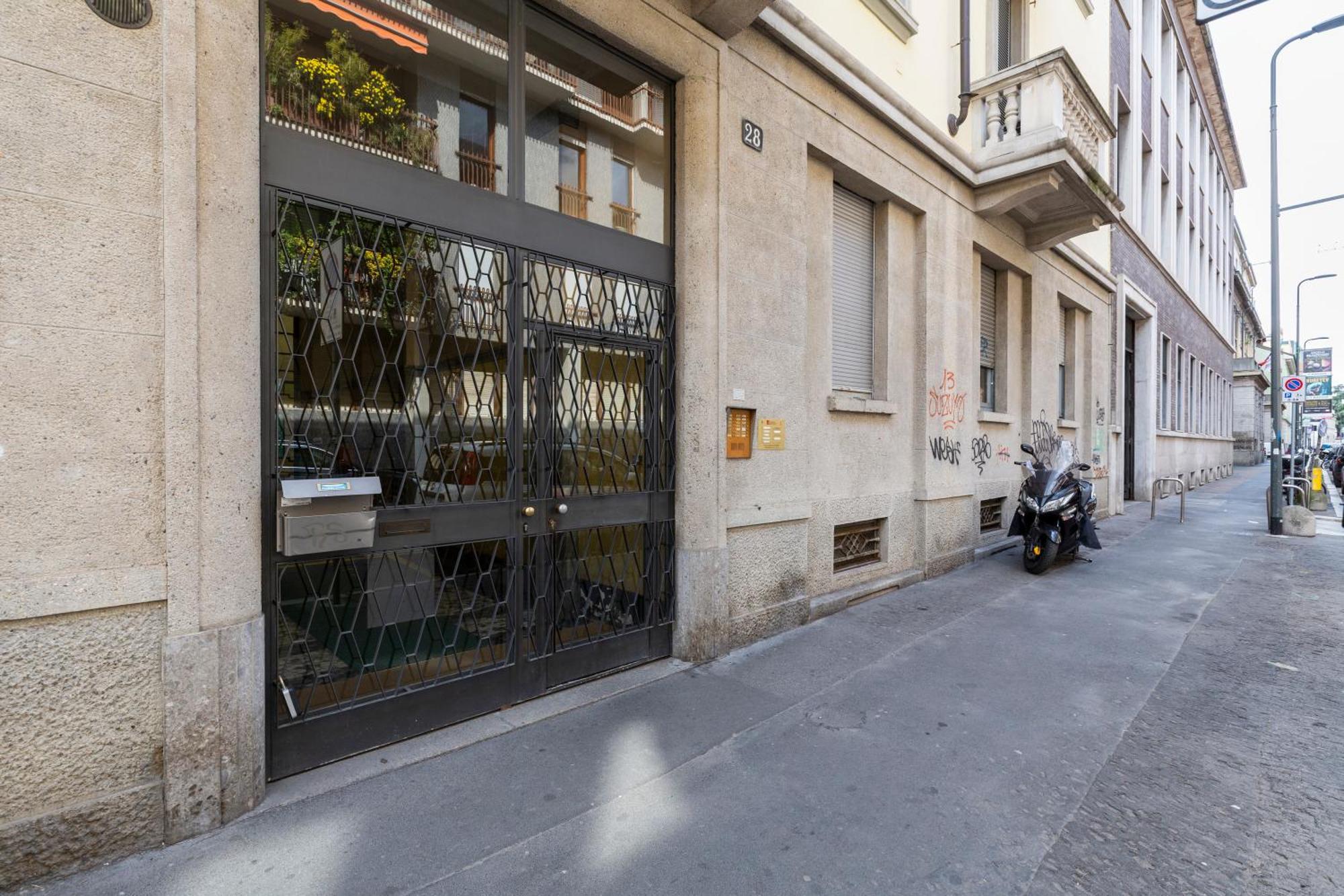 Titty House - Crocetta Apartment Milan Bagian luar foto