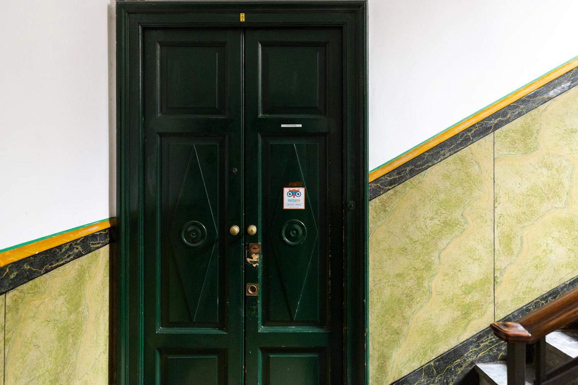 Titty House - Crocetta Apartment Milan Bagian luar foto