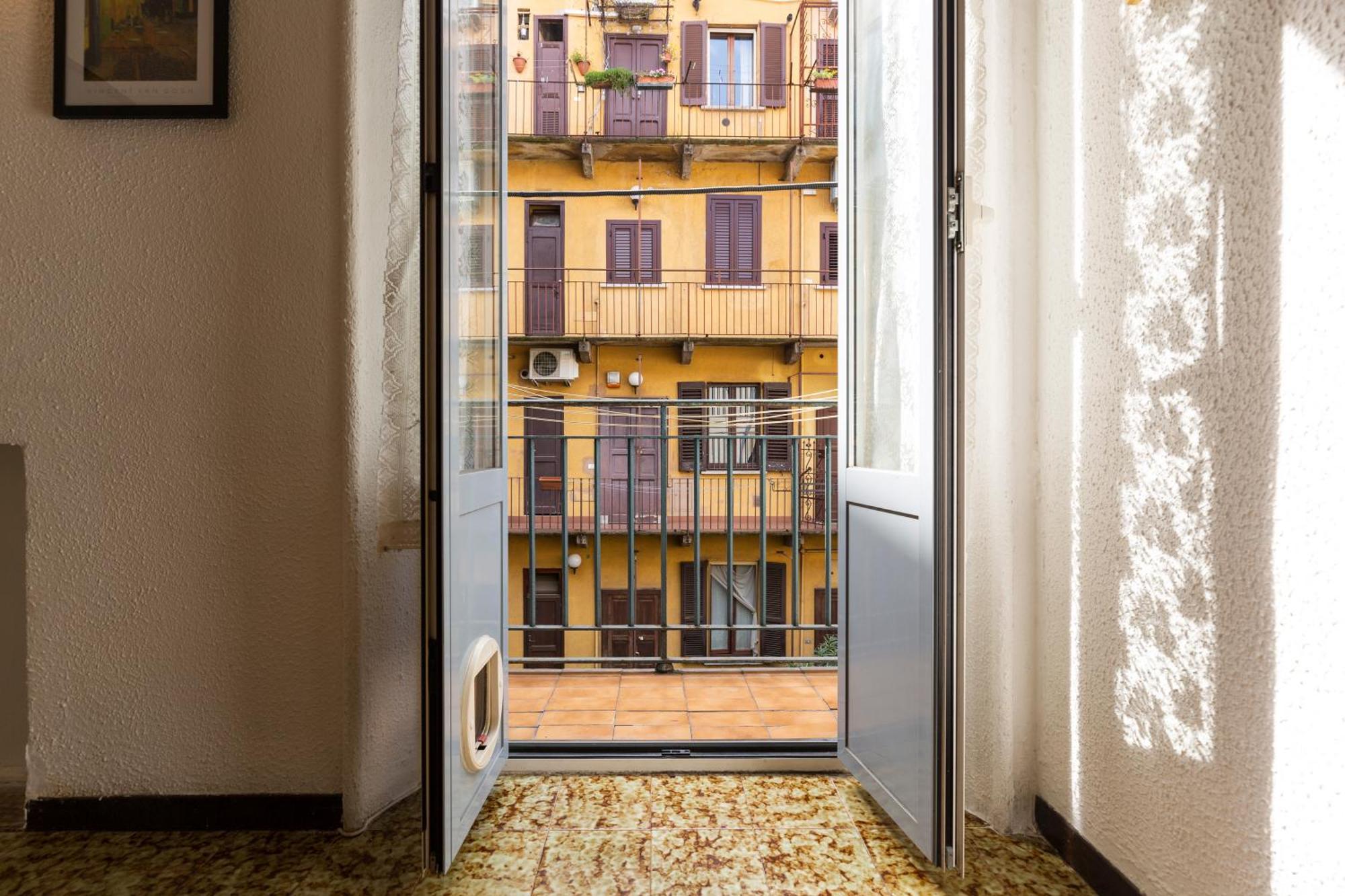 Titty House - Crocetta Apartment Milan Bagian luar foto