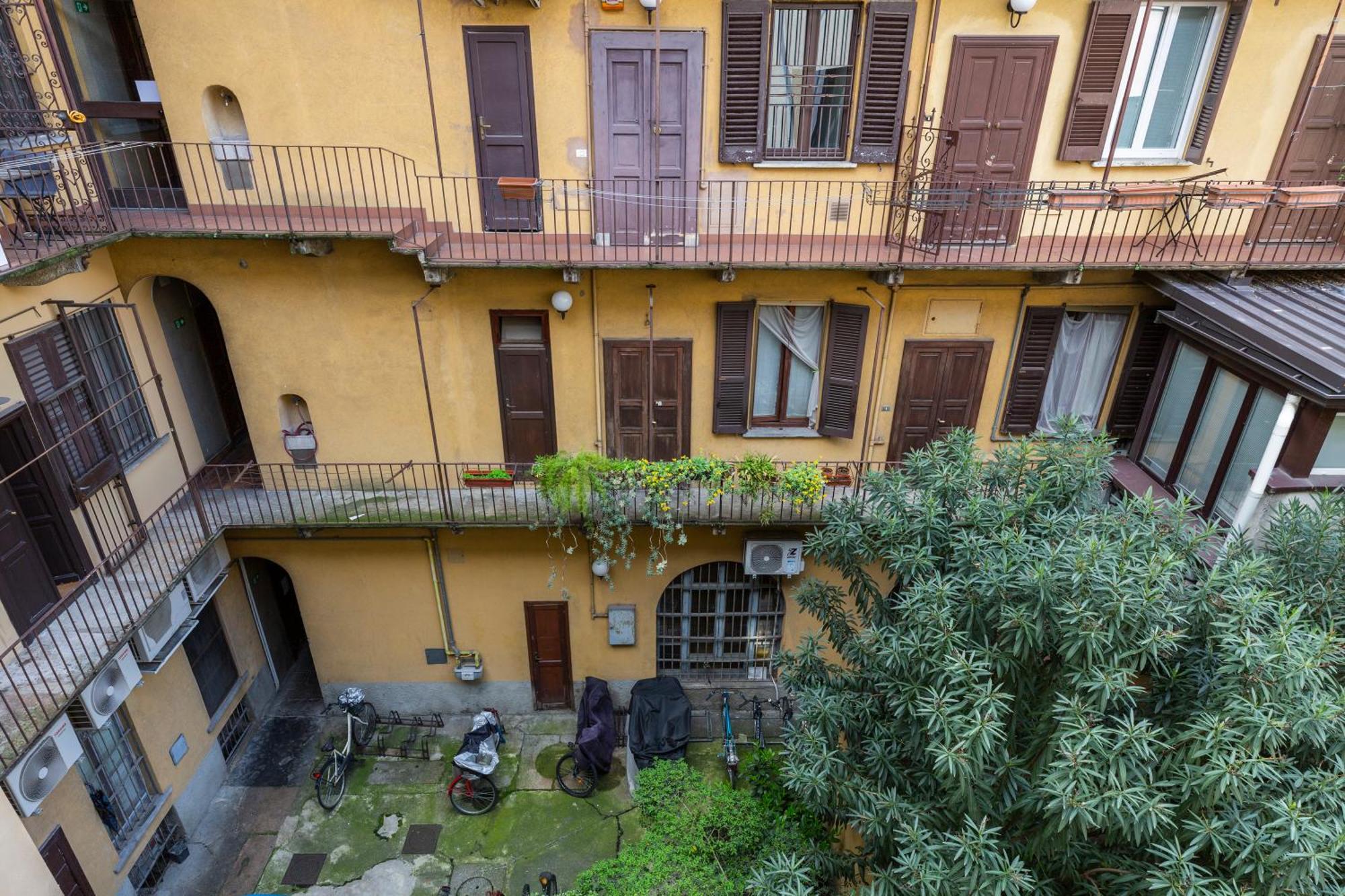 Titty House - Crocetta Apartment Milan Bagian luar foto