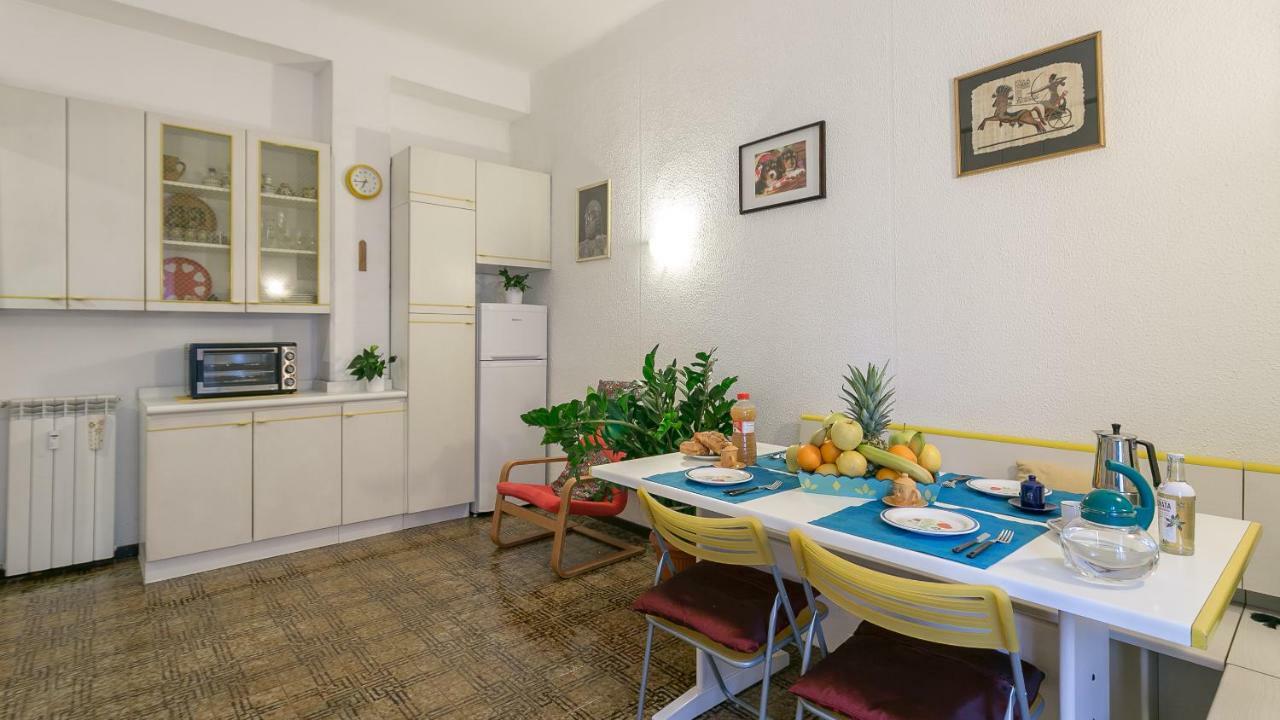 Titty House - Crocetta Apartment Milan Bagian luar foto